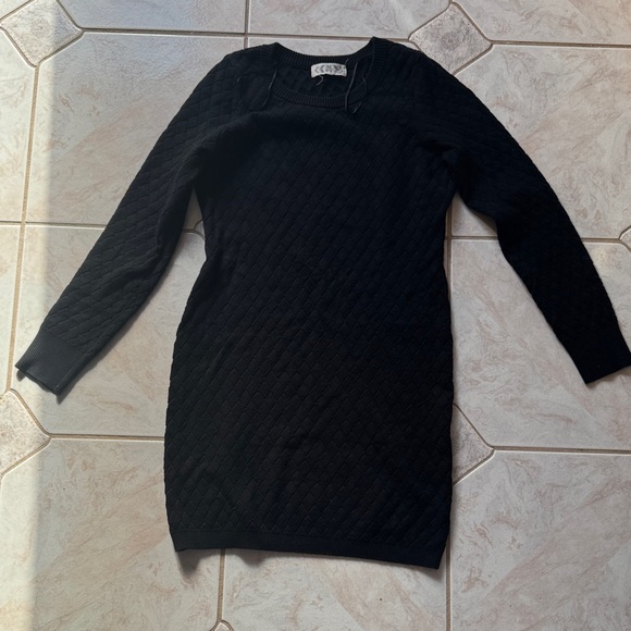 Dresses & Skirts - Black Quilted Knit Long-Sleeve Dress